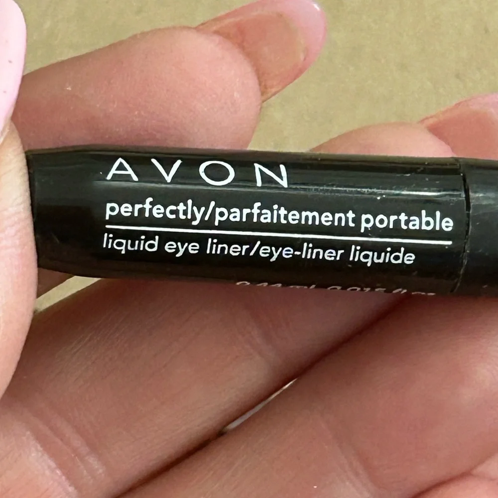 Avon Perfectly Liquid Eyeliner Black